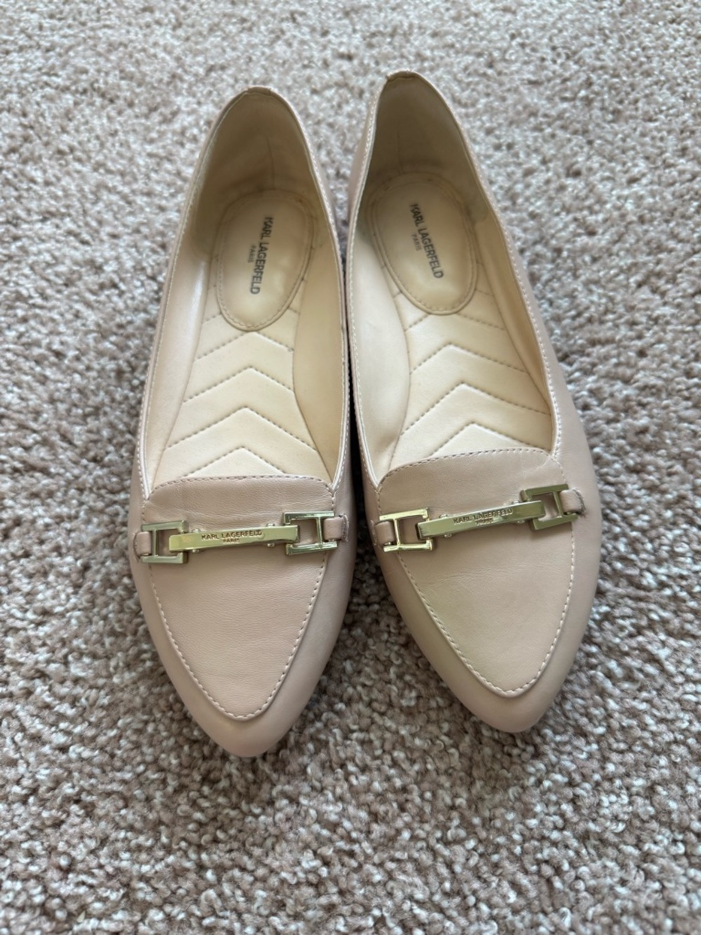 Karl Lagerfeld Nude Pointed flats Loafers with Gold Bar - 8M